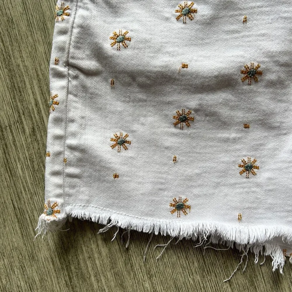 Anthropologie White Sun Embroidered Pattern Stretch Raw Hem Denim Shorts Size 32 - Picture 3 of 9